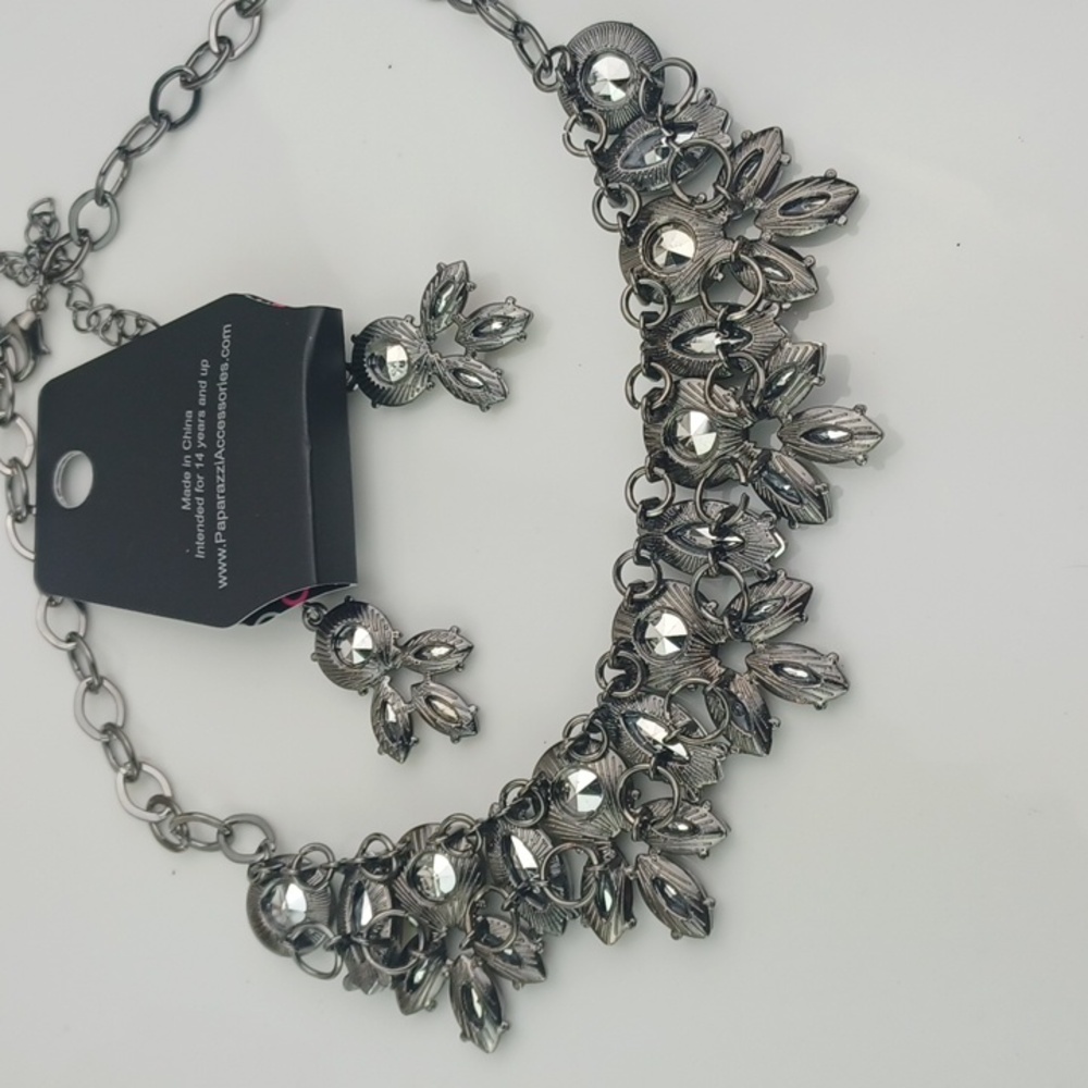 Gorgeous Crystal Like Multifaceted Oil Spill Iridescent Necklace & Earrings - Picture 10 of 11